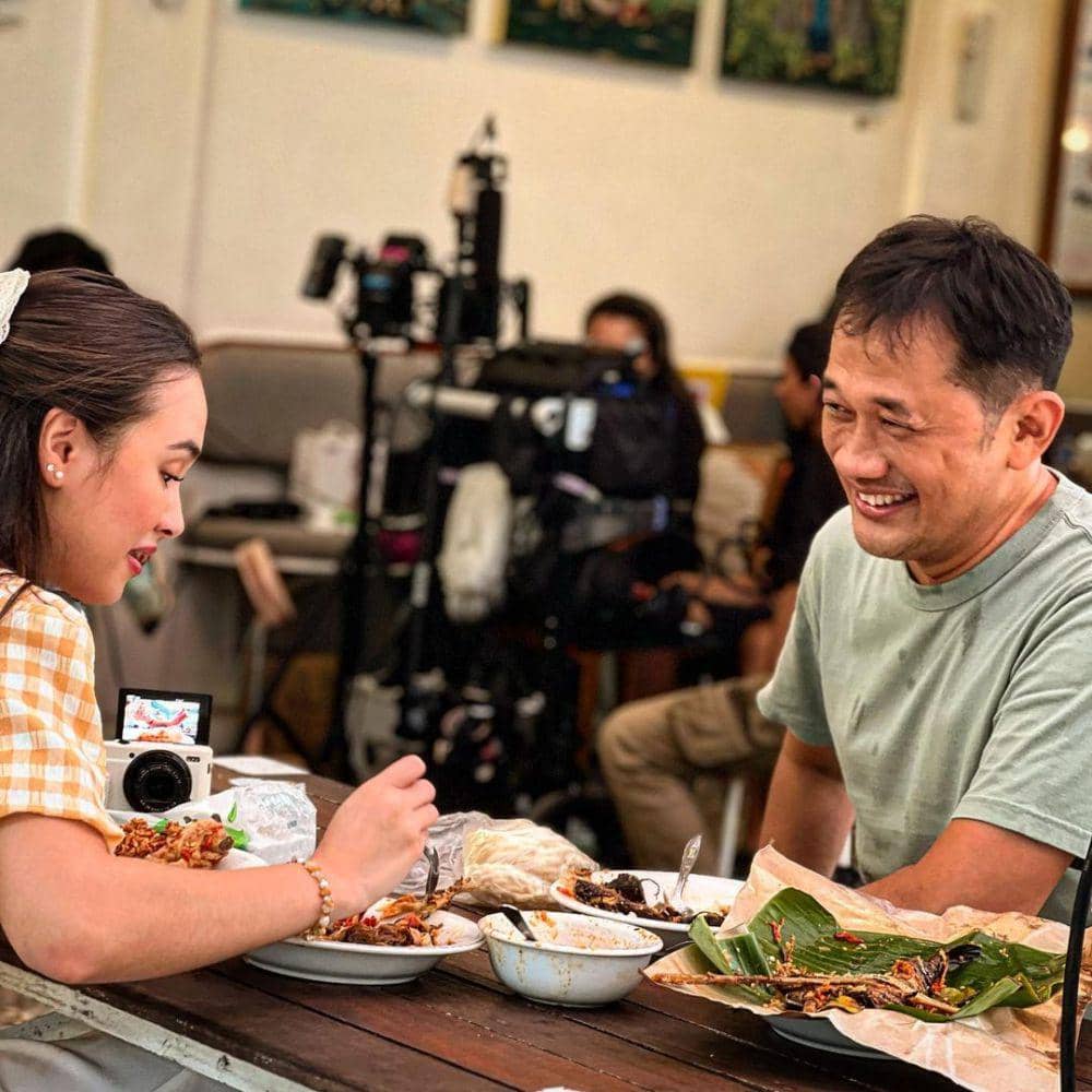potret Hanung Bramantyo dengan pemeran utama film Dunia Tanpa Suara, Caitlin Halderman. (instagram.com/hanungbramantyo)