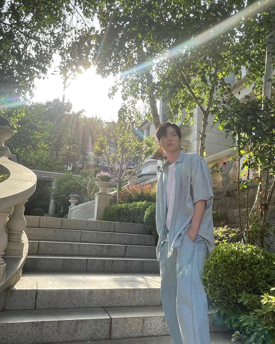 mix and match kemeja ala Ahn Jae Hyun (instagram.com/aagbanjh)