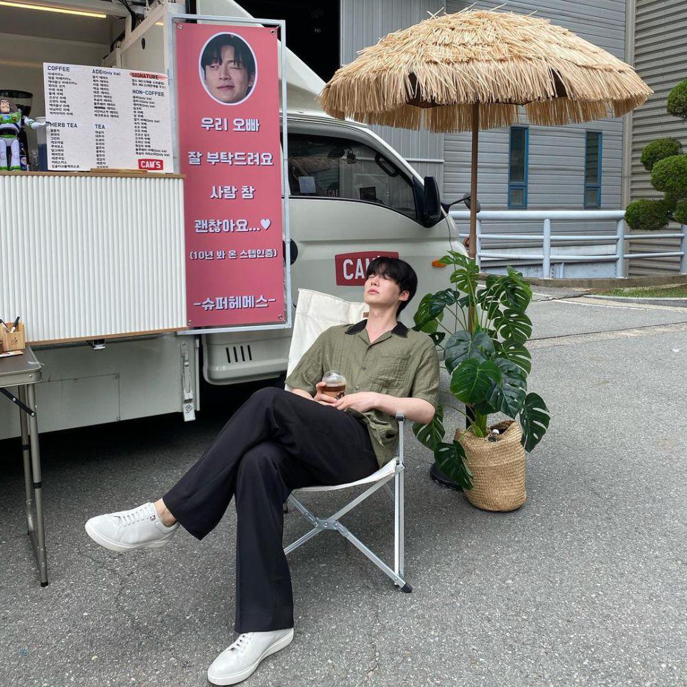 mix and match kemeja ala Ahn Jae Hyun (instagram.com/aagbanjh)