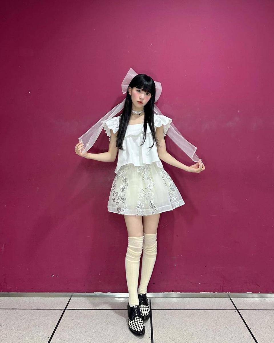 Moka ILLIT (instagram.com/illit_official)