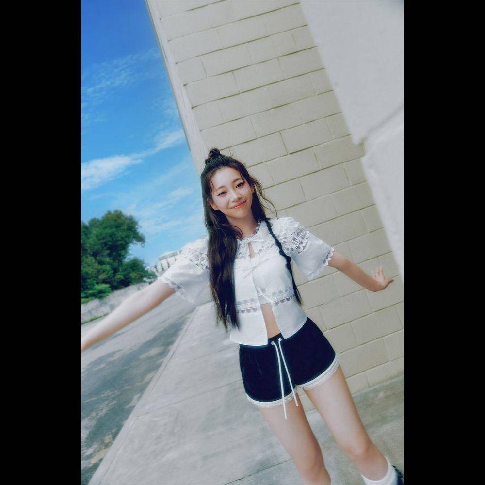 Nana UNIS (instagram.com/unis_offcl)