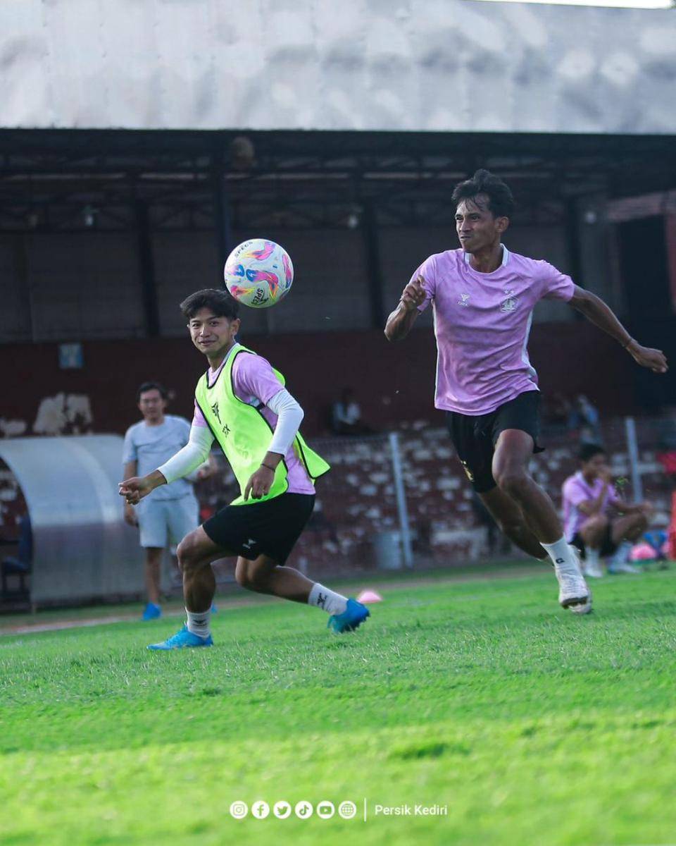 Pemain Persik Kediri saat berlatih. Instagram.com/ persikfcofficial