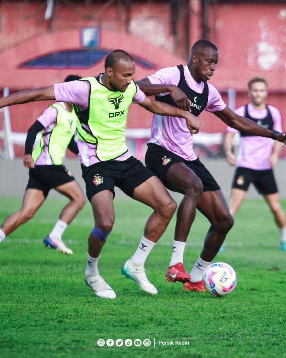 Pemain Persik Kediri saat berlatih. Instagram.com/ persikfcofficial