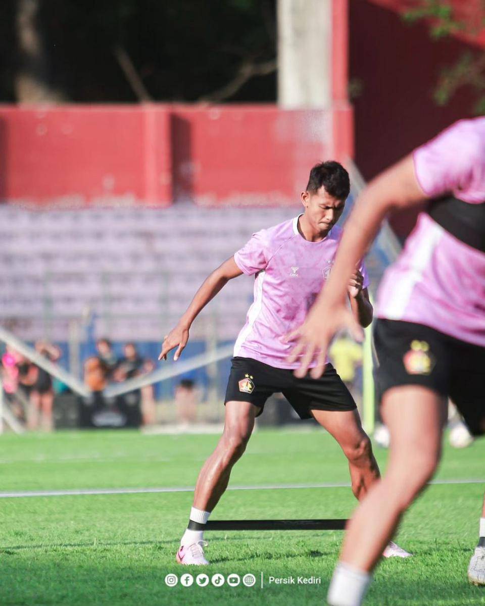 Pemain Persik Kediri saat berlatih. Instagram.com/ persikfcofficial