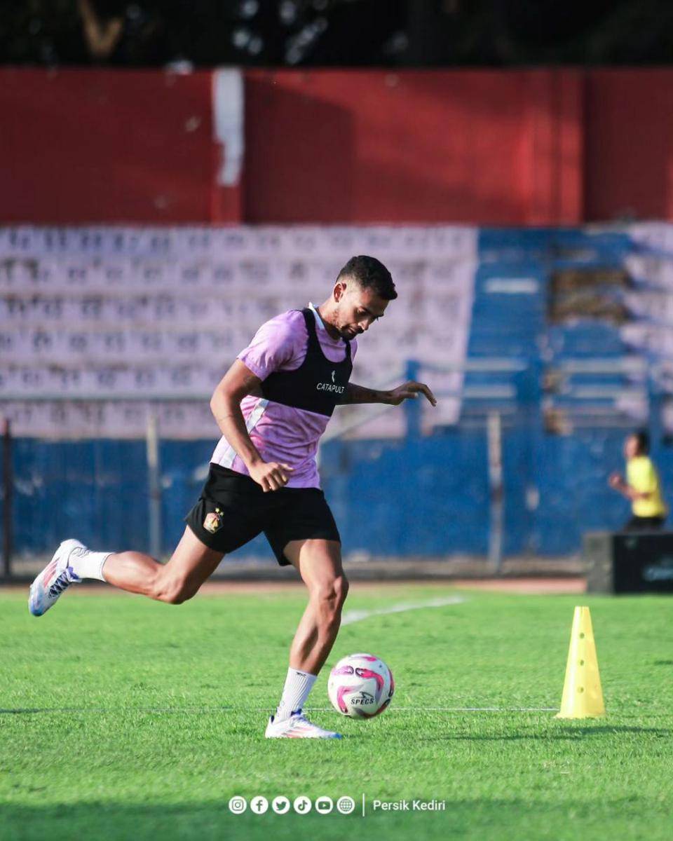 Pemain Persik Kediri saat berlatih. Instagram.com/ persikfcofficial
