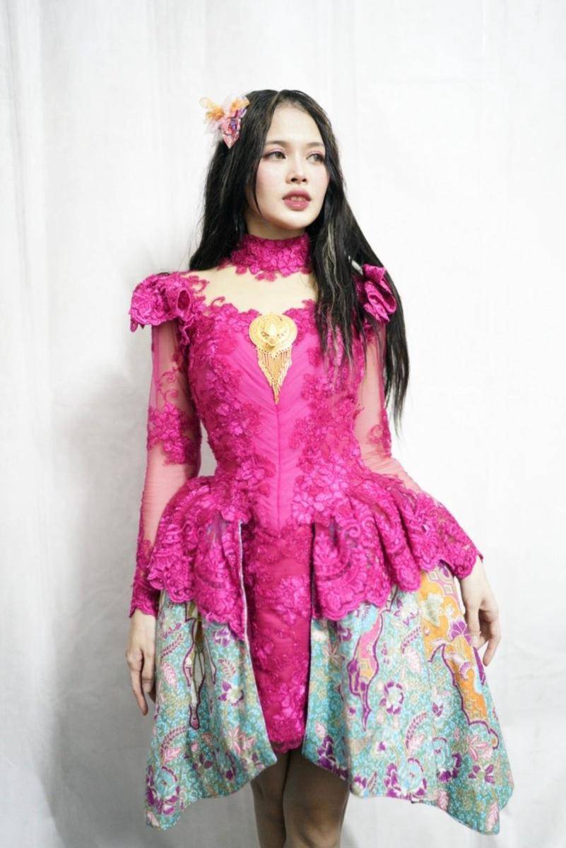 Feni JKT48 (x.com/F_FeniJKT48)