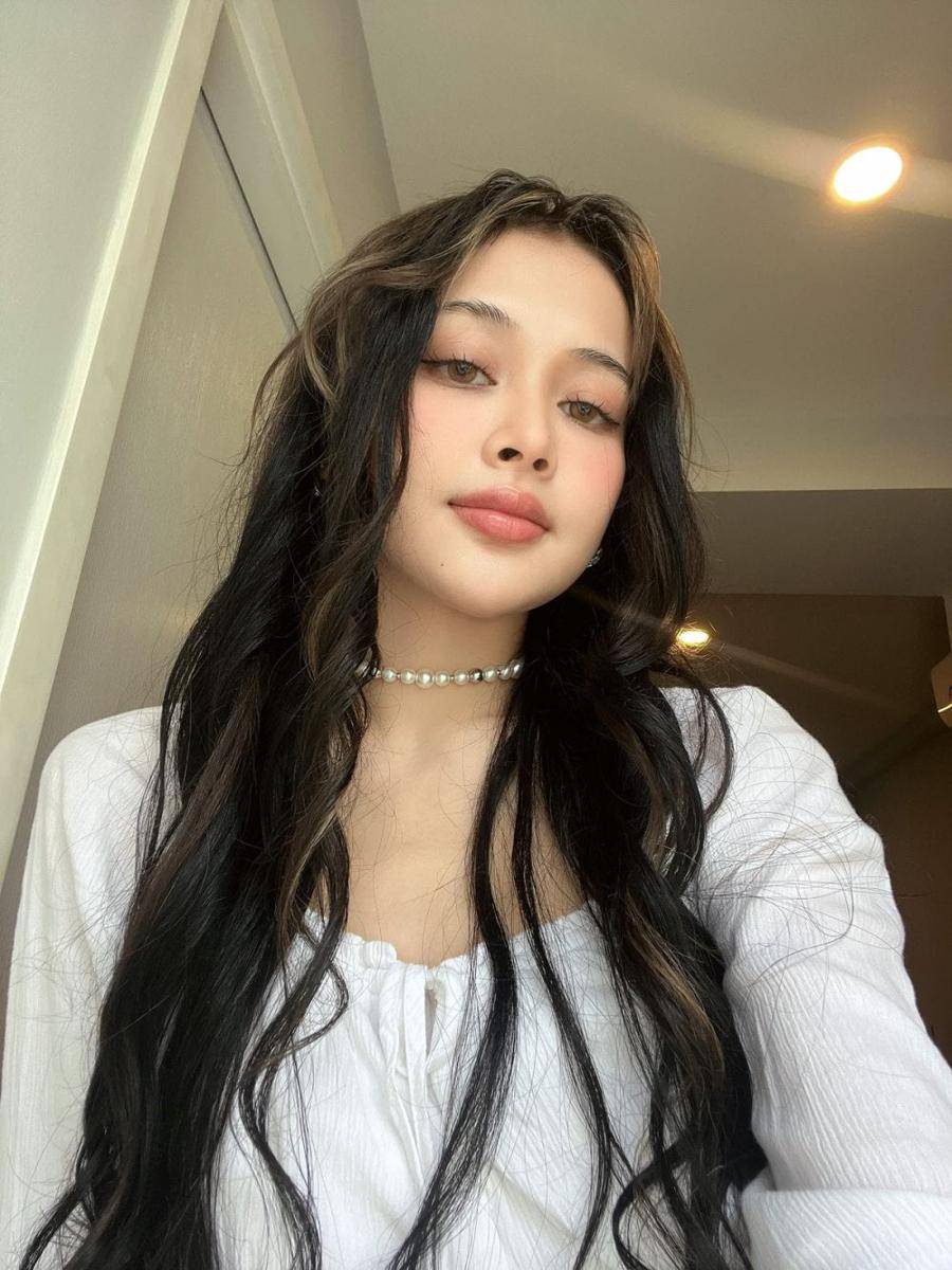 Feni JKT48 (x.com/F_FeniJKT48)