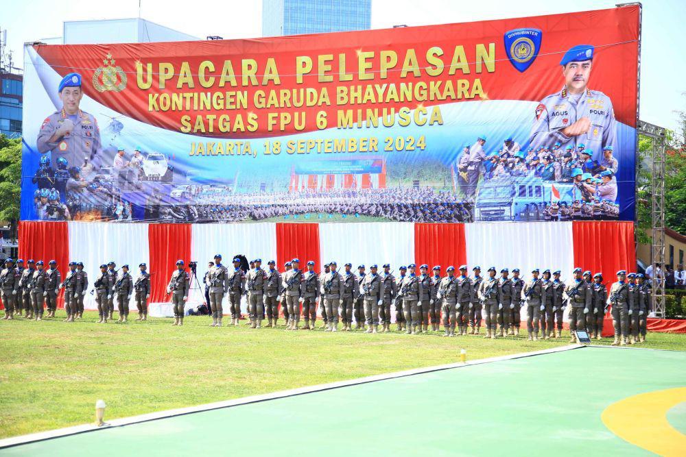Upacara pelepasan kontingen Garuda Bhayangkara Satuan Tugas Formed Police Unit (FPU) 6 MINUSCA di lapangan Bhayangkara Mabes Polri, Jakarta, Rabu (18/9/2024). (dok. Humas Polri)