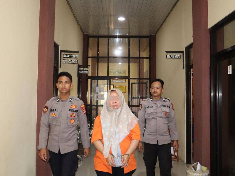 HH (47) ditangkap aparat kepolisian Polres Pringsewu. (Dok. Polres Pringsewu).