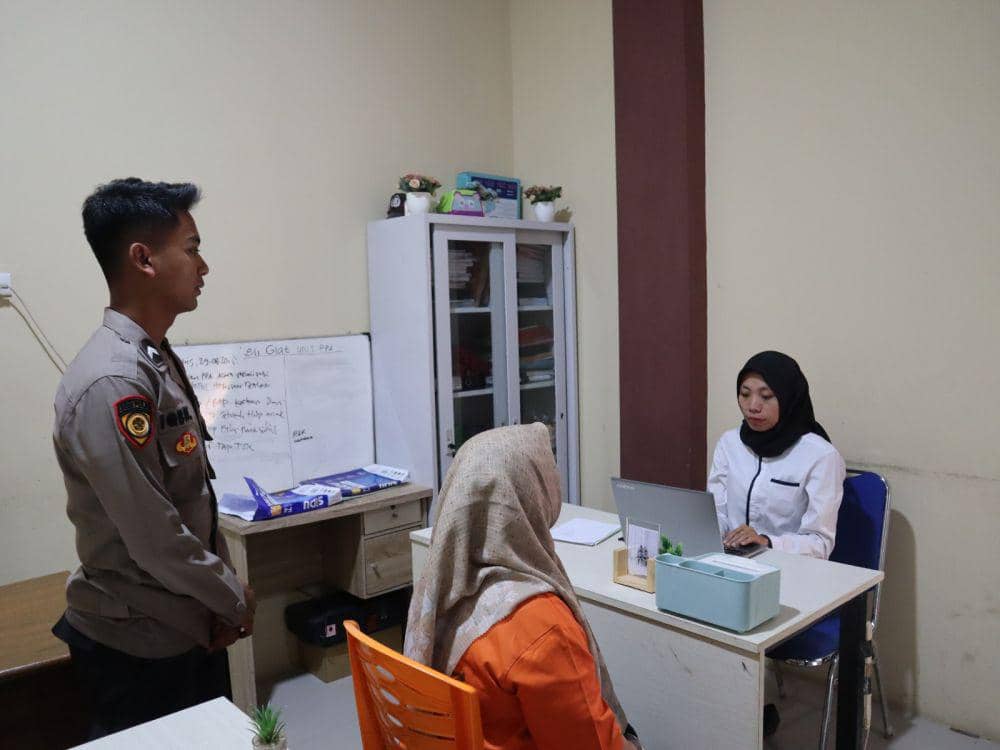 HH (47) ditangkap aparat kepolisian Polres Pringsewu. (Dok. Polres Pringsewu).