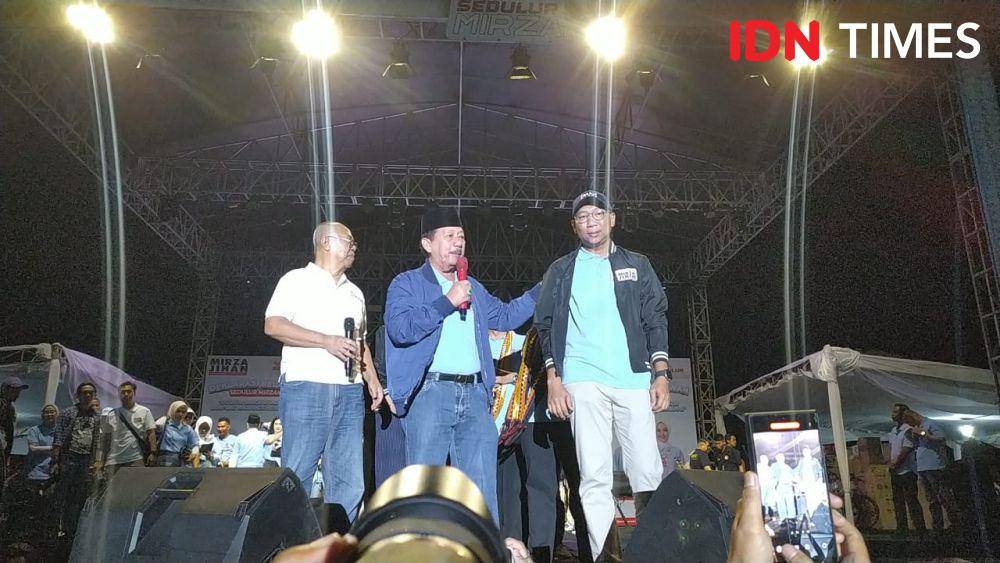 Herman HN (tengah) mantan Wali Kota Bandar Lampung dua periode. (IDN Times/Muhaimin Abdullah).
