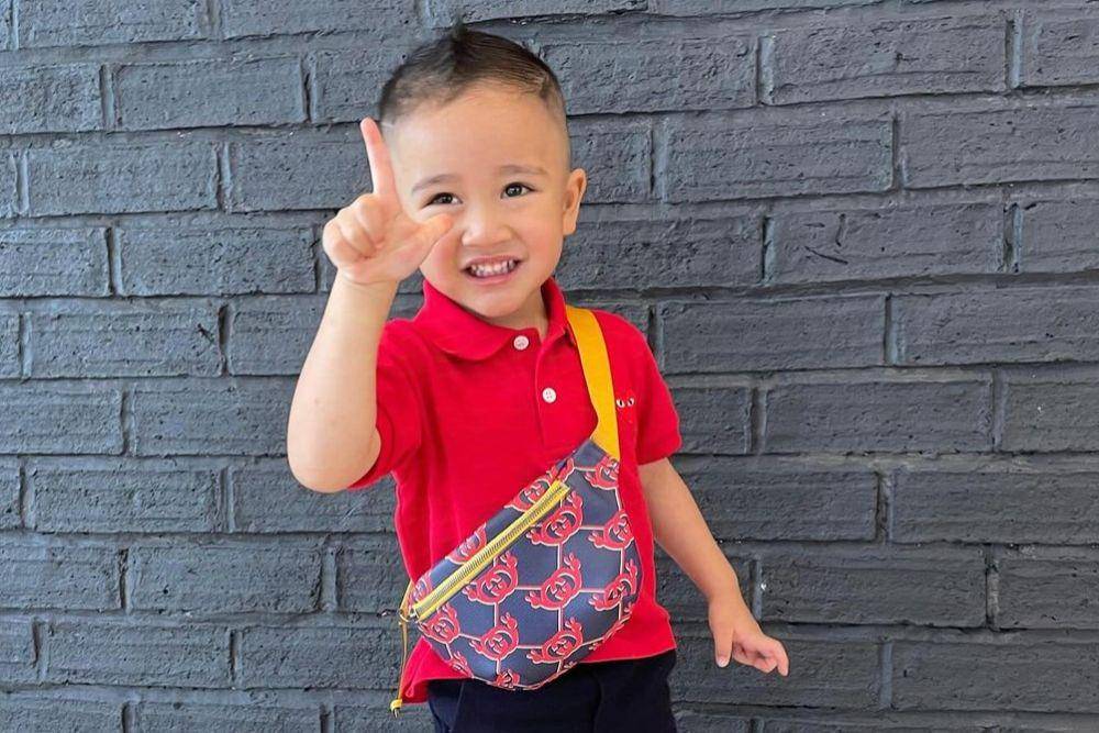 7 Harga Sling Bag dan Waist Bag Milik Rayyanza, Ada yang Belasan Juta!