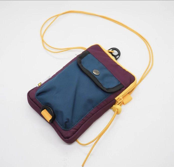 4 Hanging Wallet untuk Kamu yang Gak Suka Ribet, Praktis Abis!
