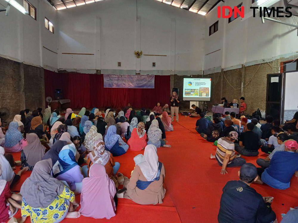 Ratusan pelaku UMKM di Desa Karangtawang, Kabupaten Kuningan (IDN Times/Hakim Baihaqi)