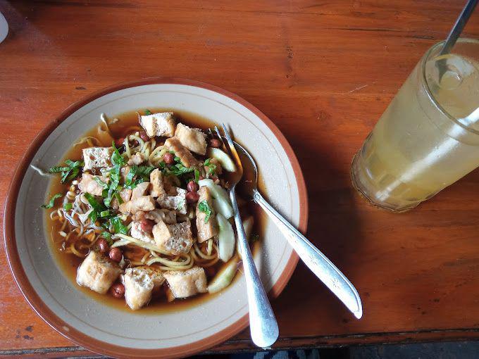 ilustrasi menu bakmi toprak Warung Makan Gempol Pleret dan Mie Thoprak Mangkuyudan (google/maps/Ayudia Hafara)
