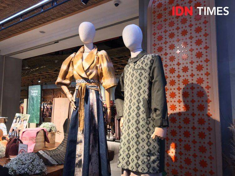 Contoh display Tobatenun di Sarinah yang dibuka hingga akhir bulan. 17 September 2024. (IDN Times/Hani Safanja)
