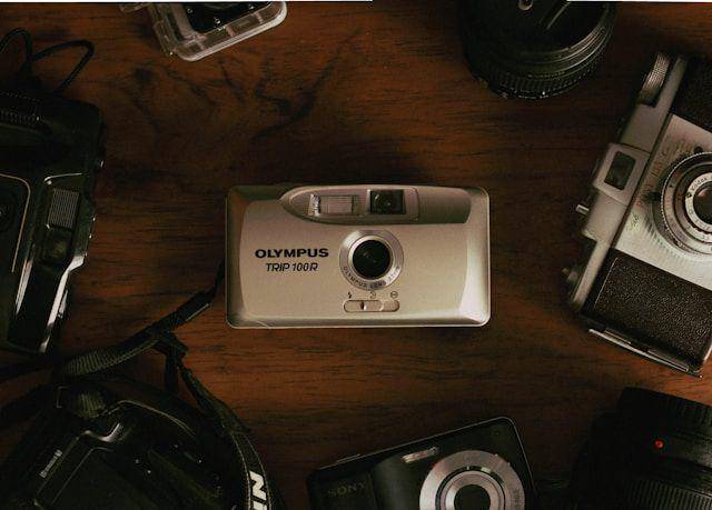 Ilustrasi kamera analog. https://unsplash.com/@achautla
