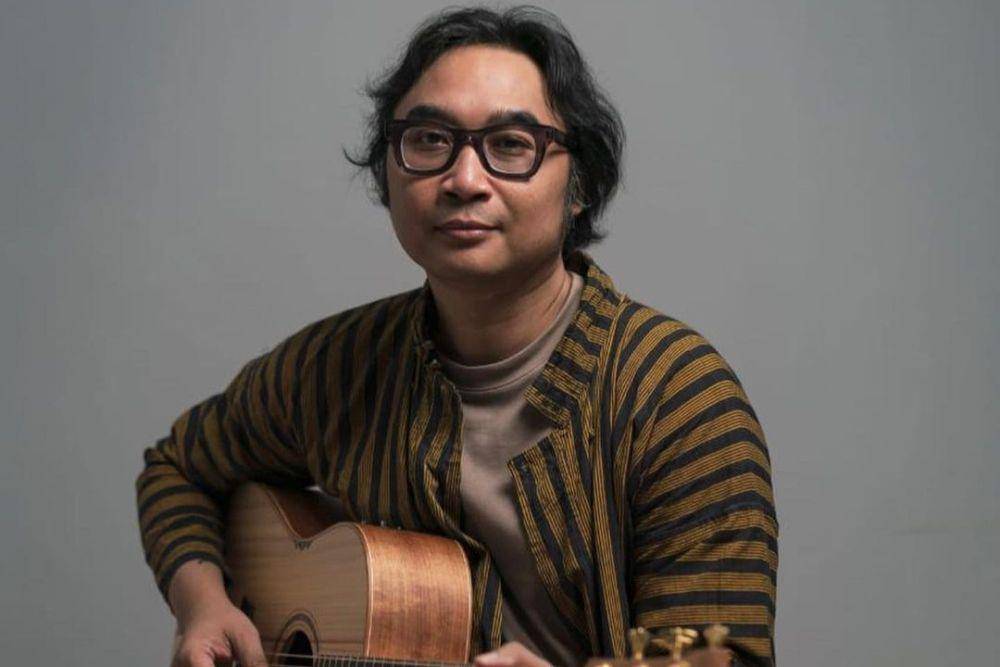 Lirik Lagu Blue Sky Collapse - Adhitia Sofyan