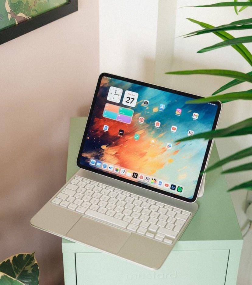 Ilustrasi laptop dan internet. (instagram.com/bytereview)