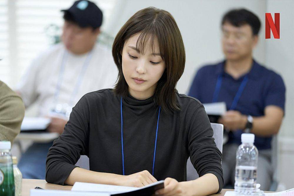 potret Jeon So Nee saat pembacaan naskah drakor As You Stood By (instagram.com/netflixkr)