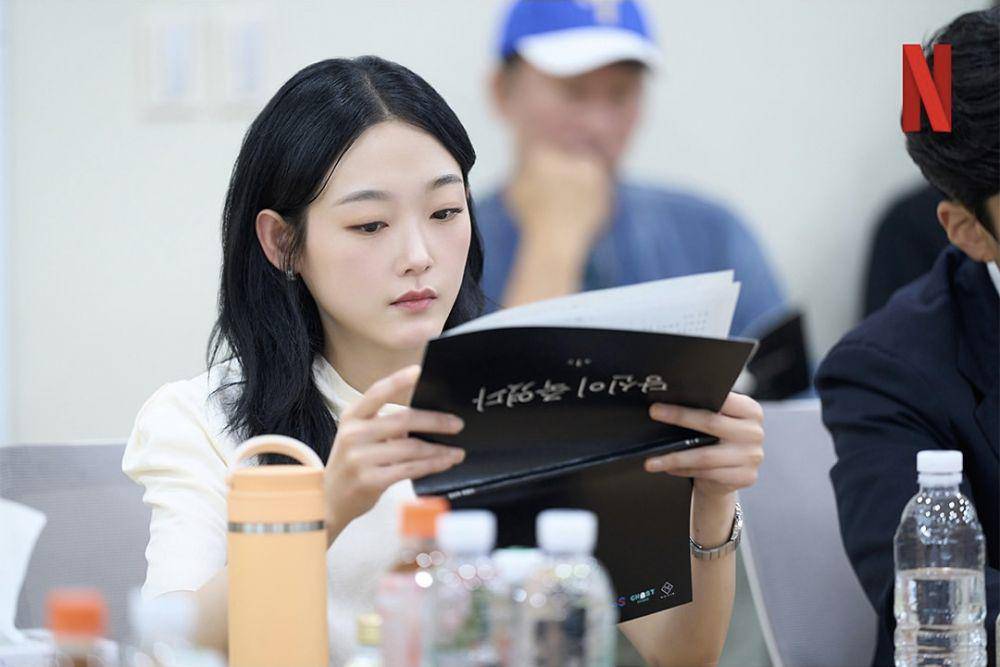 potret Lee You Mi saat pembacaan naskah drakor As You Stood By (instagram.com/netflixkr)
