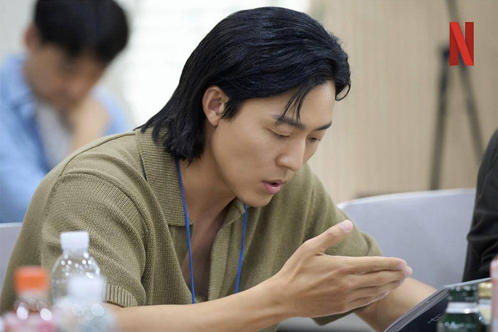 potret Lee Mu Saeng saat pembacaan naskah drakor As You Stood By (instagram.com/netflixkr)