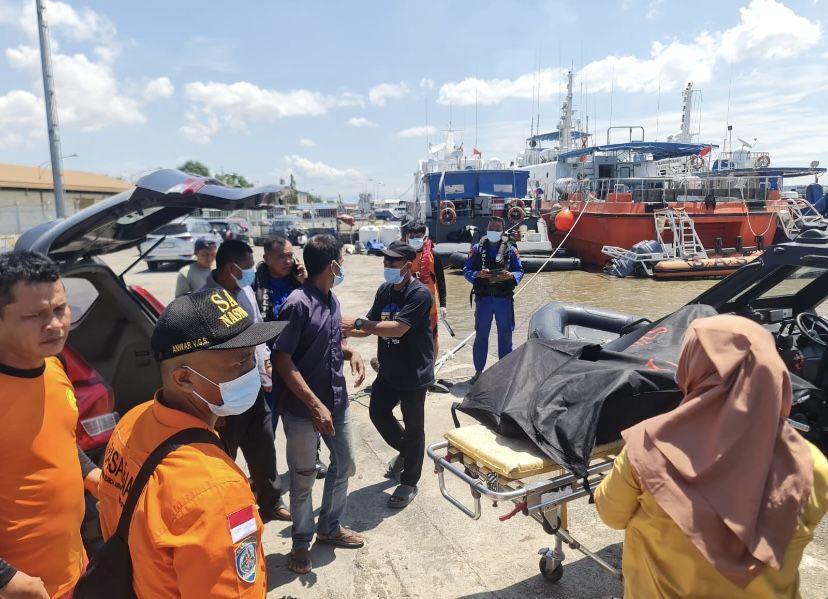 Perahu Terbalik Dihantam Ombak, Jasad Ansari Ditemukan di Pantai Labu