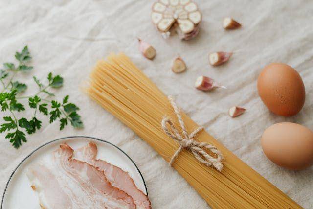 ilustrasi bahan-bahan pasta (pexels.com/Karolina Kaboompics)