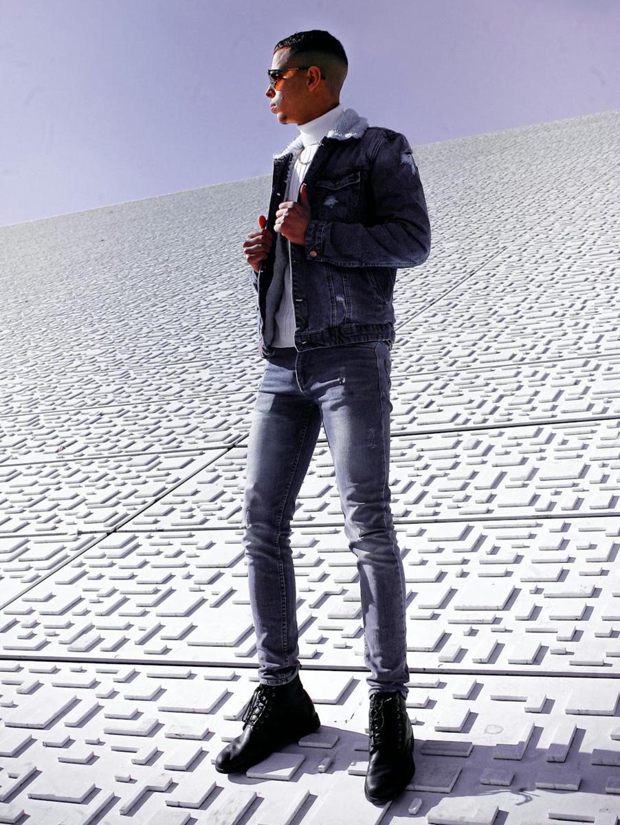 mix and match turtleneck (pexels.com/SAAD EMRIS)