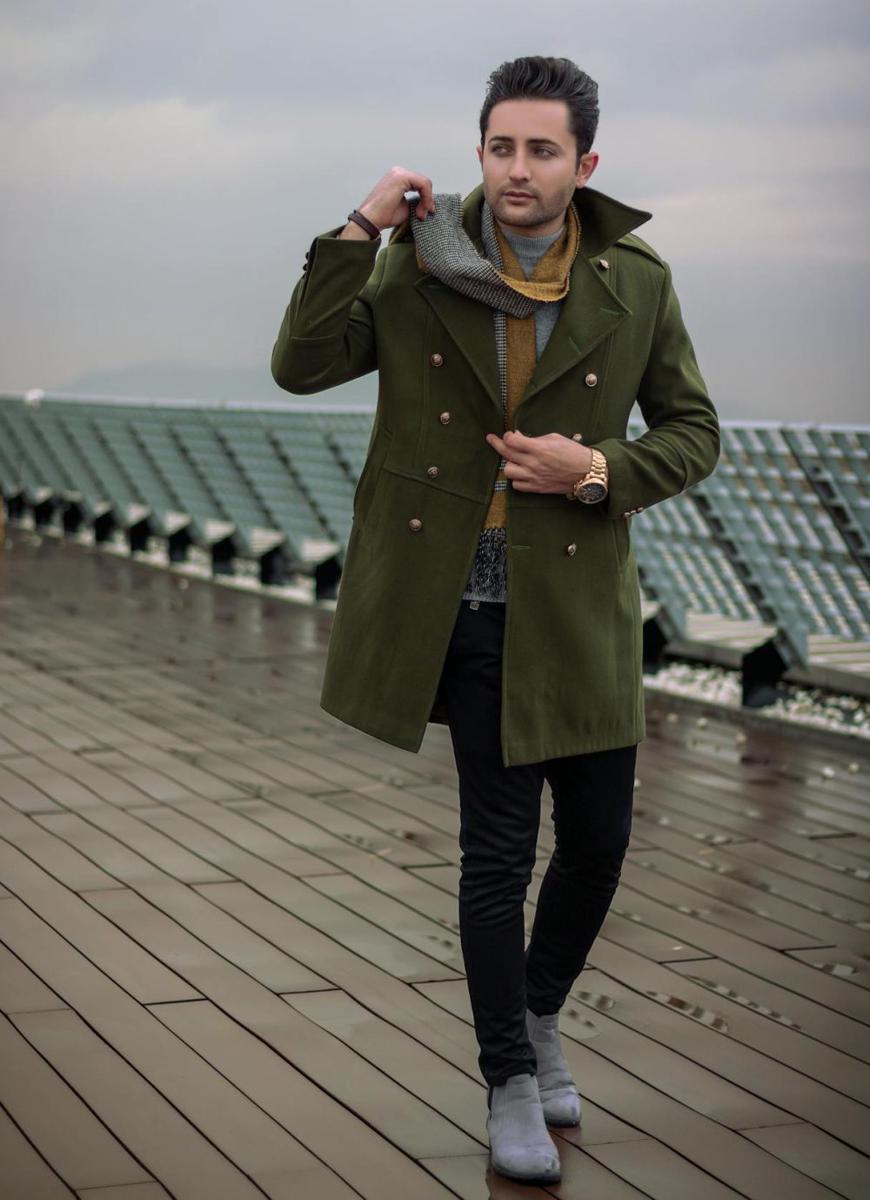 mix and match turtleneck (pexels.com/mehrab zahedbeigi)
