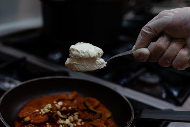 ilustrasi proses memasak paru sapi mercon (pexels.com/Mateusz Feliksik)