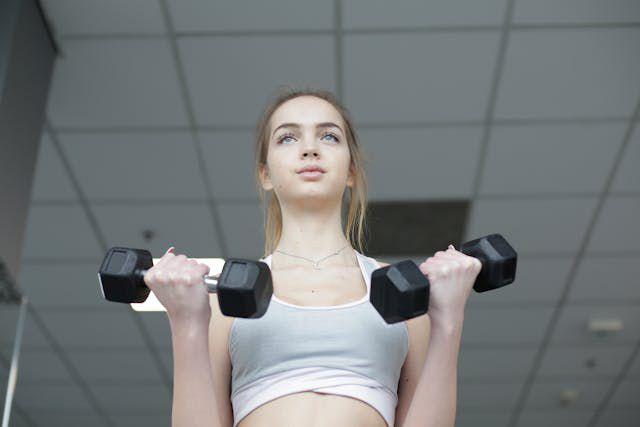 5 Latihan Kekuatan Terbaik untuk Pemula di Gym