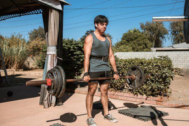 ilustrasi latihan deadlift (pexels.com/RDNE Stock project)