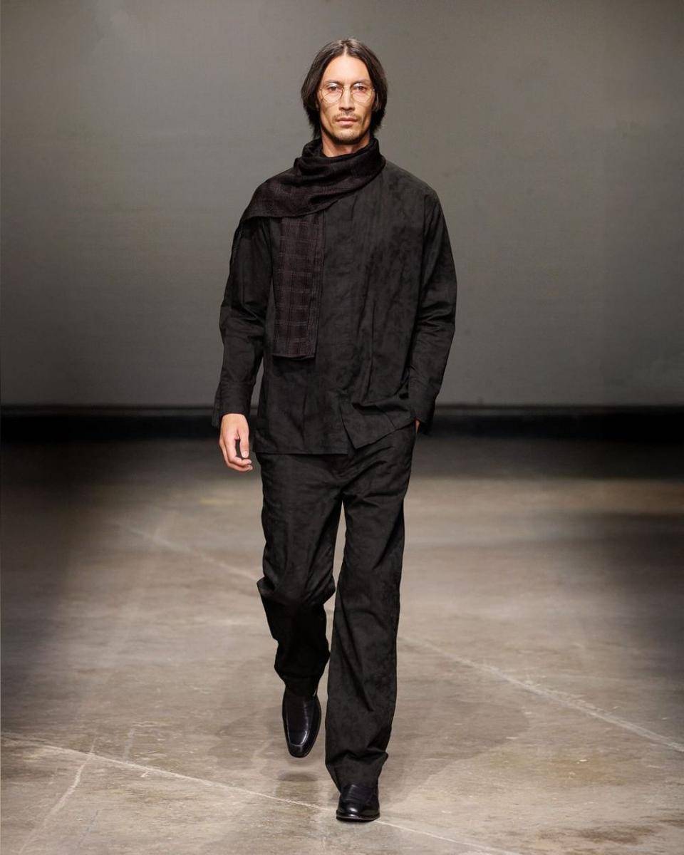 DERRICK S/S '25 di London Fashion Week 2024 (instagram.com/lukederrick)