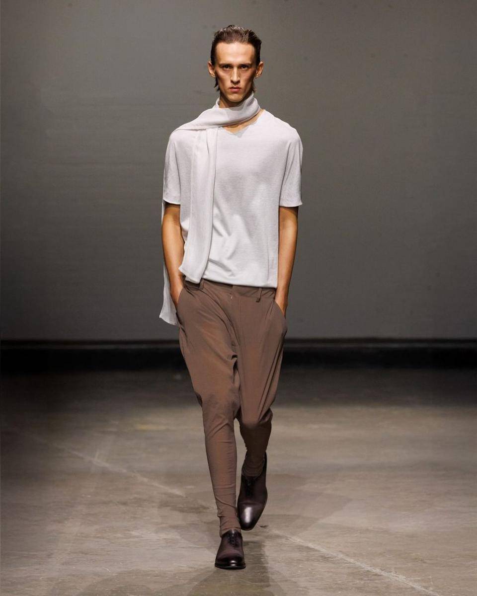 DERRICK S/S '25 di London Fashion Week 2024 (instagram.com/lukederrick)
