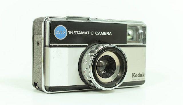 Ilustrasi kamera analog. https://unsplash.com/@thompict