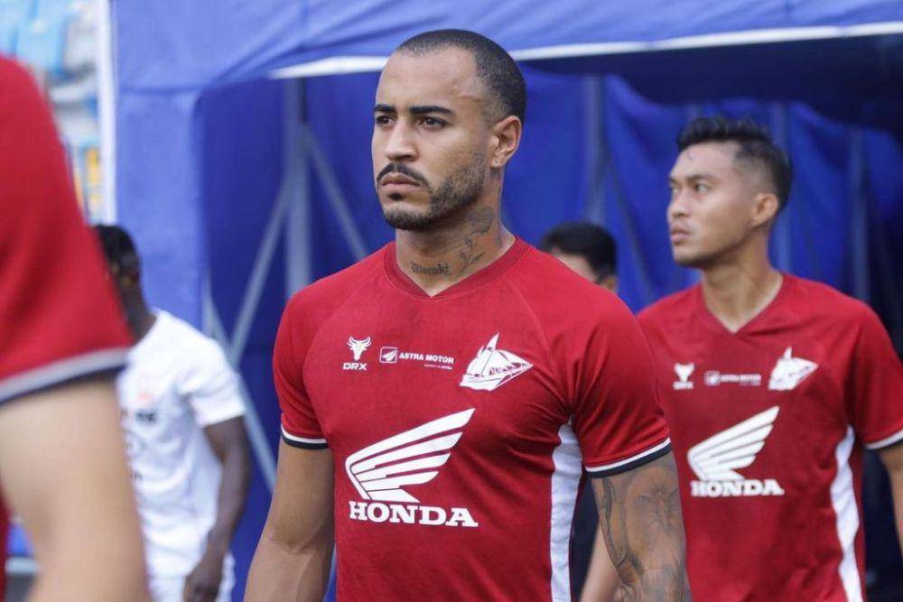 Masuk Best XI Liga 1 Musim 2024/25, Victor Luiz Pastikan Bertahan di PSM