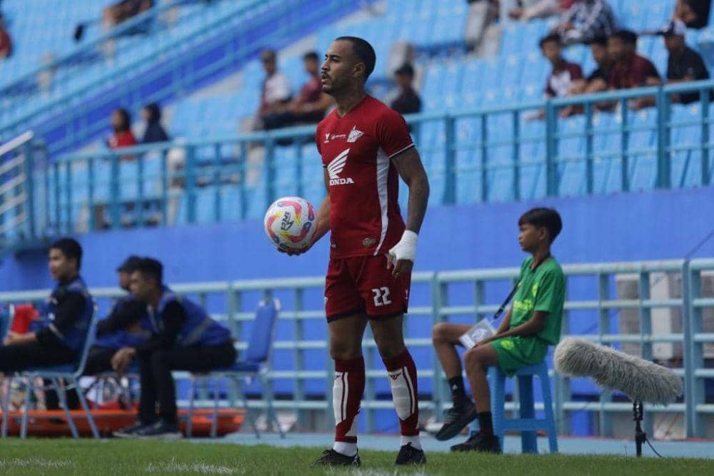 Aksi pemain PSM Makassar, Victor Luiz, pada laga pekan pertama BRI Liga 1 2024/25 melawan Persis Solo di Stadion Batakan Balikpapan pada 10 Agustus 2024. (Instagram.com/victorluiz97_)
