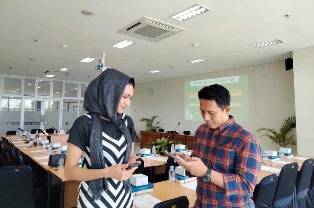perbincangan Ruhi Mekani dengan kedutaan besar Australia (IDN Times/ Abdul Khalim Mubaroq)