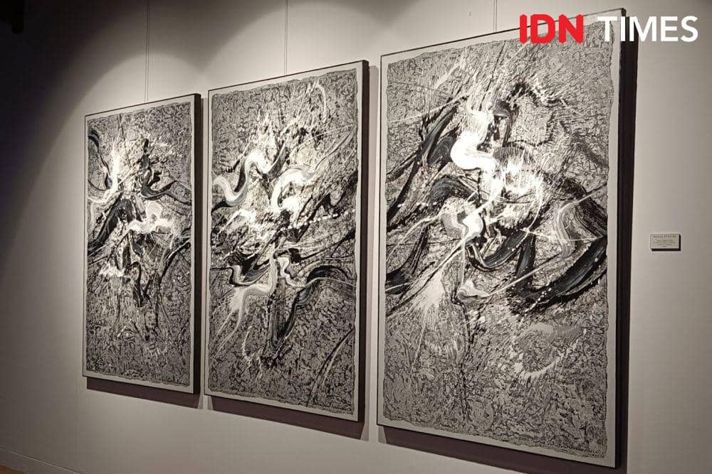 Pameran karya seniman I Made Dollar Astawa (IDN Times/Ayu Afria)