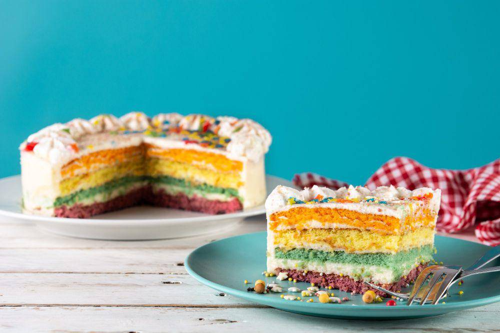 ilustrasi rainbow cake kukus 4 telur (freepik.com/chandlervid85)
