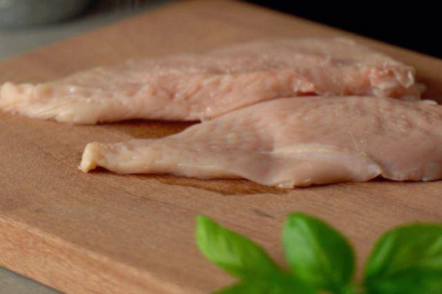 ilustrasi paha ayam fillet (pexels.com/Lalada .)