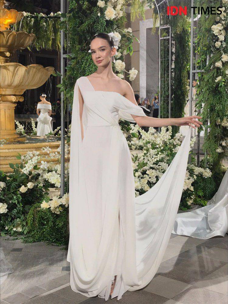 Potret koleksi gaun pengantin Sebastian Gunawan bertajuk 'REVERIE'. 19 September 2024. (IDN Times/Hani Safanja)
