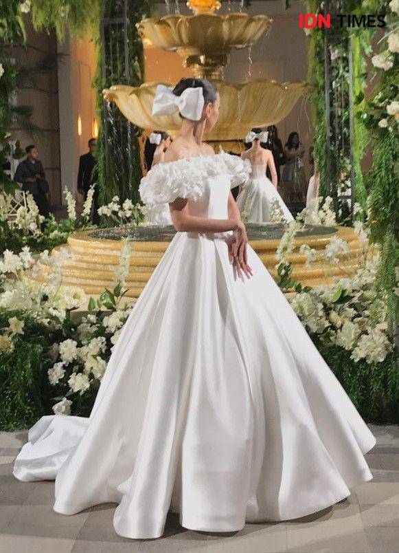 Potret koleksi gaun pengantin Sebastian Gunawan bertajuk 'REVERIE'. 19 September 2024. (IDN Times/Hani Safanja)
