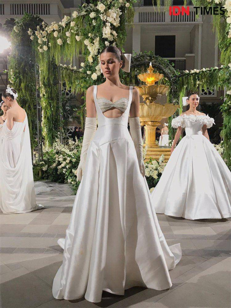 Potret koleksi gaun pengantin Sebastian Gunawan bertajuk 'REVERIE'. 19 September 2024. (IDN Times/Hani Safanja)
