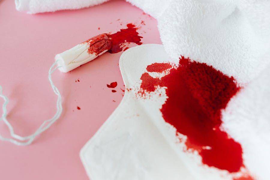ilustrasi darah menstruasi (pexels.com/Karolina Kaboompics)