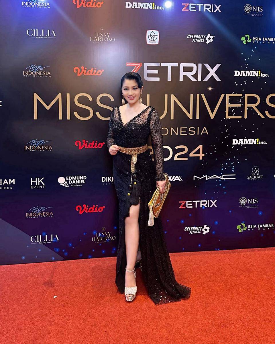 potret Fitri Carlina di acara Miss Universe Indonesia (instagram.com/fitricarlina)