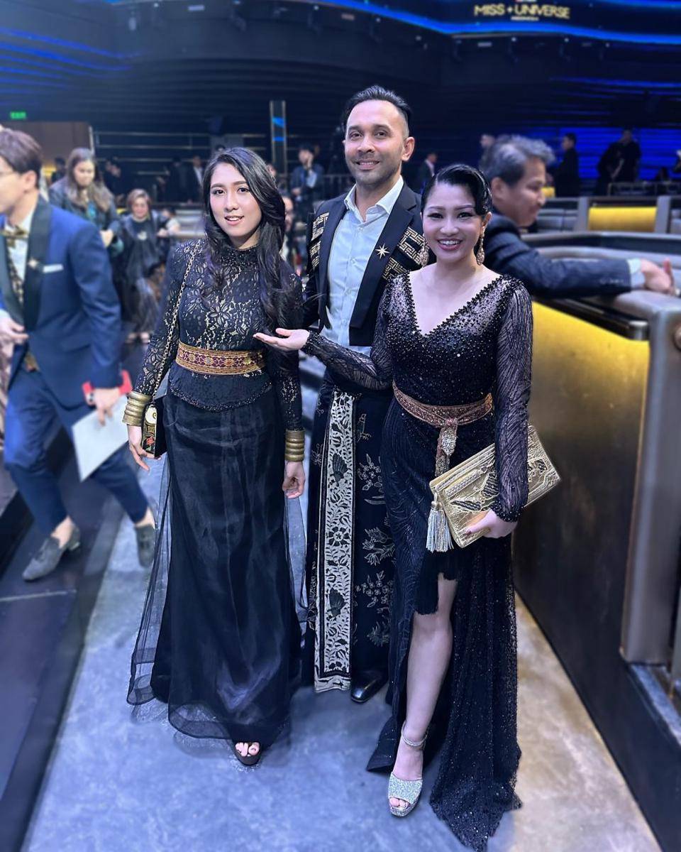 potret Fitri Carlina di acara Miss Universe Indonesia (instagram.com/fitricarlina)
