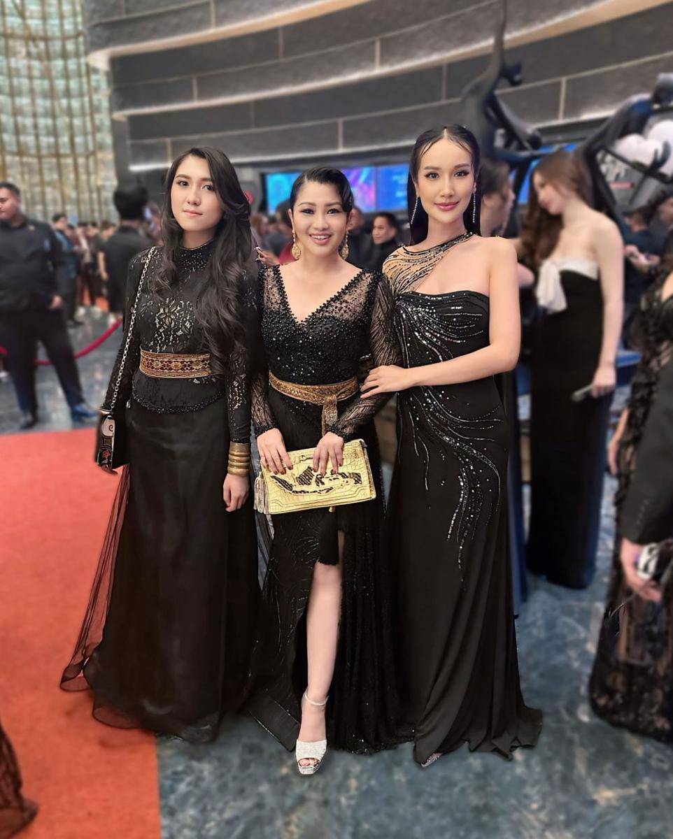 potret Fitri Carlina di acara Miss Universe Indonesia (instagram.com/fitricarlina)