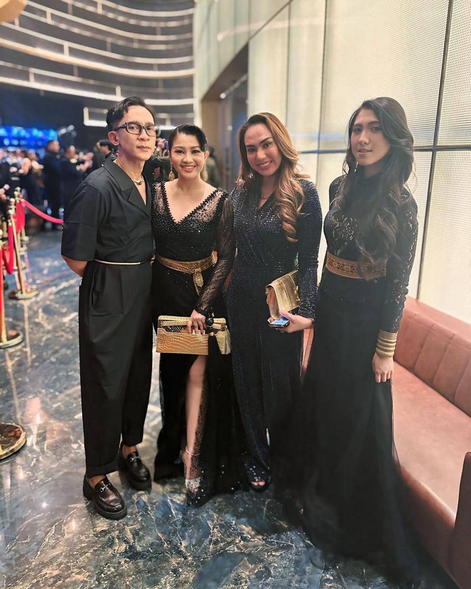 potret Fitri Carlina di acara Miss Universe Indonesia (instagram.com/fitricarlina)